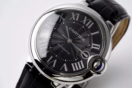 AF's most powerful masterpiece! Cartier CARTIER 42mm Blue Balloon WSBB0015 Men's Watch Series! The upgraded 2824 movement series is coming! 🎮Super cost-effective, the best version choice!AF is fully upgraded! Strive for perfect interpretation as follows:Cases: Swiss-grade precision polishing! PVD carbon-coated stainless steel case! Original blue spinel crown! Case shape and curvature, the crescent shape has an invincible texture! Perfect sapphire fisheye bubble crystal mirror with crescent 🌙 opening! Multiple sets of combined cases are rigorous, exquisite and meticulous! 3-degree strong waterproof! Fine strap polishing and brushing feel! Refined case back cover logo, twin effect! 8 genuine screws! All the above accessories! Can be interchanged with the original authentic watch! No difference!Dial interior: genuine OEM-level text! Super difficult and strongest replica! Original strong luminous hands! The color tone and font thickness of the calendar strip are consistent! It kills all versions in the market! AF's abnormal reproduction requirements! Pursuing the strongest! 🎮In terms of movement: It uses the top-level Haiou 2824 movement! After the super-fine assembly of the watch master, the movement is very stable, the travel time is accurate, and it is rarely repaired! Worth having!One watch, one number, one tag, three codes in one! The scanned data is consistent with the authentic product! The counter no longer uses the red warranty card and other accessories! Instead, it uses a large invoice! We did not copy the invoice! We also don't make those fake packaging in the market! This AF watch packaging is consistent with the authentic one! Super strong counterfeiting! Welcome to taste it!Black cowhide woven cloth strap! Comfortable to wear! Great value for money! You will earn money if you buy it!AF, only compare with the authentic one! We can provide you with original authentic watches and our replicas! Welcome to taste it! 🎮Three elite exquisite recommended men's mechanical watches SJ carefully creates ultra-realistic photos for you