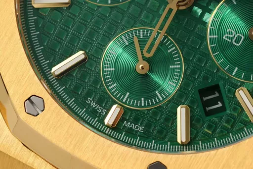 IPF new product is coming - Audemars Piguet 26331OR Royal Oak Multi-function Chronograph Mechanical Watch 41MM!Features: The case structure is consistent with the original authentic product, and the assembly method is consistent with the original, making the thickness thinner than before!The screw-in crown and the push-in chronograph button are consistent with the original, so it will not be fake at first glance! (Different from the market chronograph and reset buttons, which can only be pressed after the knob)1⃣️[Movement] 7750 modified original movement 6-digit small seconds The function is consistent with the original!2⃣️[Watch mirror] The mirror surface is the same as the original one. The sapphire glass mirror surface is placed at the same angle as the original, maintaining the same transparent brightness and consistent anti-glare effect!3⃣️[Case] ​​The case is made of stainless steel, using the original data to open the mold, top-level polishing, whether it is the texture or the texture, it is close to the original. After brushing and partial polishing, it flickers and shows a unique temperament of exquisiteness and toughness!4⃣️【Head grain】The most user-friendly loose head grain buffer ensures a better fit on the wrist and more comfortable to wear.5⃣️【Dial】Restores the exquisiteness of the authentic dial, the three-dimensional and neat 