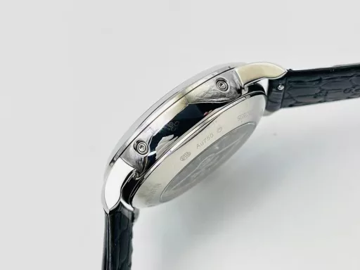 The highest version on the market, Vacheron Constantin Historical Masterpiece Series 3100V/000R_B422 Perpetual Calendar Multi-Function Watch!1⃣️Equipped with the same movement as the original, the balance wheel is exactly the same as the original, and all functions can be used normally.2⃣️Improved the curvature of the four corners of the case, the dial color curvature is more consistent, the 12 scales are polished more delicately, and the overall look is closer to the counter!3⃣️Paired with Italian cowhide to make the wrist more comfortable!TWS Factory boutique replica, please appreciate your appreciation