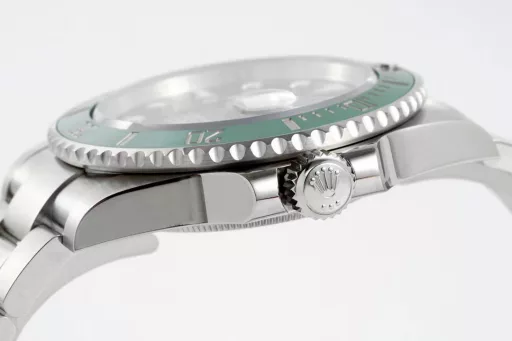 ZF Factory's shocking masterpiece ROLEX Submariner SUB series 41MM (third generation Submariner)ZF innovates with the times. In the era of crazy Submariner replica watches, the factory is the king bomb.1) The case body, the 41 Submariner genuine product is purchased and newly molded. All details are aligned with the genuine product. It is the only company that dares to promise that the whole body (case, strap, and buckle) is made of 904L Oyster steel, which is high-strength brushed, polished, and engraved. It is full of plumpness. Corrosion-resistant, anti-oxidation, wear-resistant and durable. Details determine everything, perfectly restoring the feel and temperament of the genuine product.2) The bezel is equipped with a scratch-resistant Cerachrom ceramic bezel, which is the same as the genuine product in beeswax color (currently recognized as the best ceramic bezel in the market), and the color and brightness are restored by up to 98%. The ceramic bezel font tolerance reaches the 