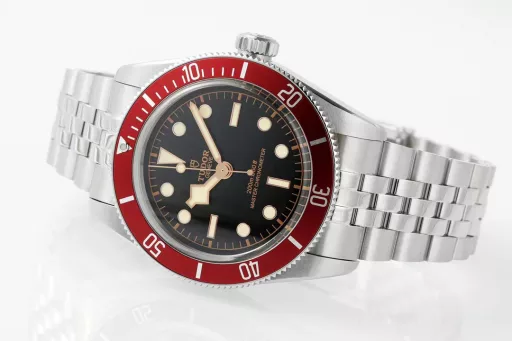 ZF Factoty presents ingenuity! TUDOR's new Biwan 41MM watch reinterprets the brand's diving watch masterpiece.[Case] ​​41mm diameter, paying tribute to the classic Tudor diving watch.Following the 