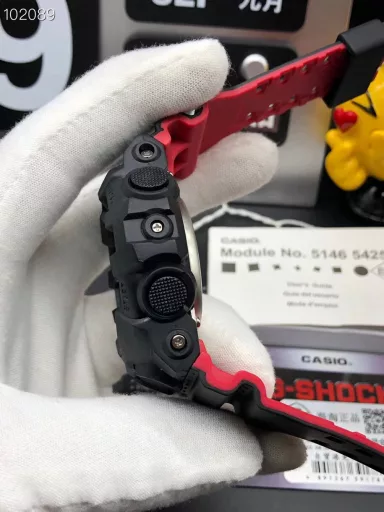Hot selling GA-710 hand-raise light Casio G-SHOCK--classic shockproof dial design👍In stock and shipped immediately, 45-degree automatic hand-raise light function with strong visual impact🙈LCD liquid crystal display💡Stopwatch speed function accurate to 1/1000 second⌛Shockproof📣Anti-magnetic💥200 meters waterproof🏊48 city time📲Countdown⏳Alarm clock⏰Fully automatic calendar and other powerful functions📆