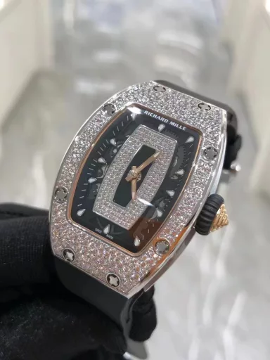 BBA Richard Miller RM0071⃣️Case: Uses the same ZTA white/black ceramic case as the original.2⃣️Movement: Exclusively customized movement to restore the original3⃣️Watch diameter: 1:1 restore the original 45.66x31.40mm, thickness is 11.85MM4⃣️Watch mirror material: Sapphire crystal mirror double anti-glare effect.5⃣️Watch strap material: Imported fluororubber watch strap, corrosion-resistant, comfortable and durable6⃣️Watch buckle: The latest titanium metal material7⃣️Diamond setting process: Breaking the traditional machine setting process, pure hand-made setting 8⃣️Electroplating process: PVD electroplating platinum