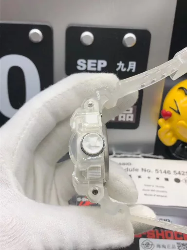 GA-400 hand-raise light Casio G-SHOCK--classic shockproof dial design👍In stock and shipped immediately, 45-degree automatic hand-raise light function with strong visual impact🙈LCD liquid crystal display💡Stopwatch speed function accurate to 1/1000 second⌛Shockproof📣Anti-magnetic💥200 meters waterproof🏊48 city time📲Countdown⏳Alarm clock⏰Fully automatic calendar and other powerful functions