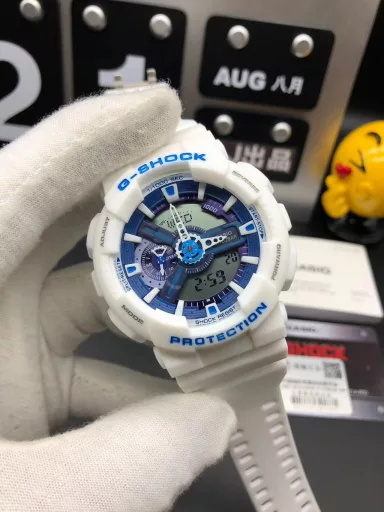 GA-110 Hand-raise Light Casio G-SHOCK--Classic shockproof dial design👍In stock and shipped immediately, 45-degree automatic hand-raise light function with strong visual impact🙈LCD liquid crystal display💡Stopwatch speed function accurate to 1/1000 second⌛Shockproof📣Anti-magnetic💥200 meters waterproof🏊48 city time📲Countdown⏳Alarm clock⏰Fully automatic calendar and other powerful functions