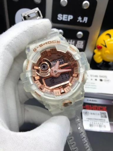 Hot selling GA-710 hand-raise light Casio G-SHOCK--classic shockproof dial design👍In stock and shipped immediately, 45-degree automatic hand-raise light function with strong visual impact🙈LCD liquid crystal display💡Stopwatch speed function accurate to 1/1000 second⌛Shockproof📣Anti-magnetic💥200 meters waterproof🏊48 city time📲Countdown⏳Alarm clock⏰Fully automatic calendar and other powerful functions📆