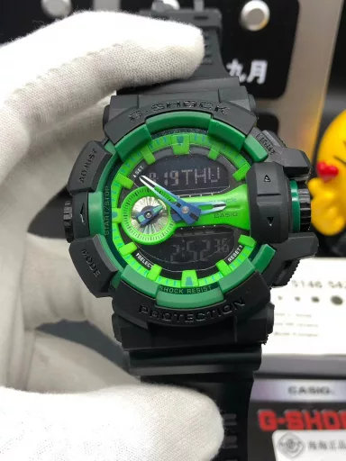 GA-400 hand-raise light Casio G-SHOCK--classic shockproof dial design👍In stock and shipped immediately, 45-degree automatic hand-raise light function with strong visual impact🙈LCD liquid crystal display💡Stopwatch speed function accurate to 1/1000 second⌛Shockproof📣Anti-magnetic💥200 meters waterproof🏊48 city time📲Countdown⏳Alarm clock⏰Fully automatic calendar and other powerful functions