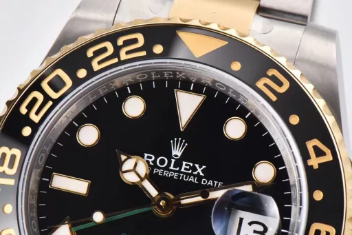 Clean factory C factory Rolex 126711 Sarsaparilla Greenwich ceramic bezel font details comparison, 12 o'clock triangle part, top angle, bottom angle, sharp corner positionAll rounded. Consistent with the original.For the font part, the depth is only one aspect. The original process is that the bottom surface of the font is all perpendicular to the straight body of the font at 90 degrees. To achieve this effect, it can only be molded in one piece. Laser typing will have a series of problems such as bevel edges, rough background texture, and broken edges.The font depth is consistent with the original, sinking 0.13mm. In addition, the font edge is rounded and polished.The electroplating color is also digitally adjusted. Most of the ones on the market are pure gold, and the genuine ones are slightly red. In terms of appearance, it will be much more comfortable.The appearance of the case is all 904L, which perfectly restores the entire shell shape of the GMT and corrects the feel of the GMT turning circle. The crownThe crown part also shows the embossed crown👑 effect. The 3186 movement is used, which is the same as the original.The bottom cover is also the same as the original, polished, brushed, and the bottom of the case is brushed. The fit between the bottom cover and the case is almost the same. The gap between the crown and the case can be compared by yourself. In the inner shadow part, the tail of the letter 