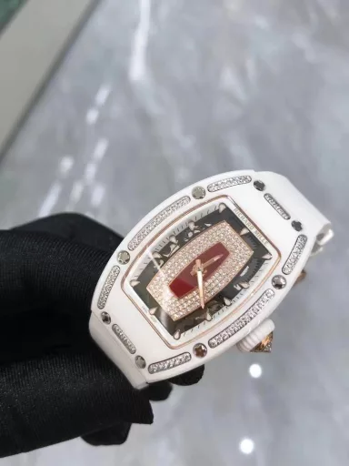 BBA Richard Miller RM0071⃣️Case: Uses the same ZTA white/black ceramic case as the original.2⃣️Movement: Exclusively customized movement to restore the original3⃣️Watch diameter: 1:1 restore the original 45.66x31.40mm, thickness is 11.85MM4⃣️Watch mirror material: Sapphire crystal mirror double anti-glare effect.5⃣️Watch strap material: Imported fluororubber watch strap, corrosion-resistant, comfortable and durable6⃣️Watch buckle: The latest titanium metal material7⃣️Diamond setting process: Breaking the traditional machine setting process, pure hand-made setting 8⃣️Electroplating process: PVD electroplating platinum