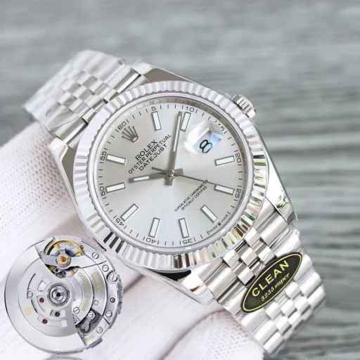 Clean factory/C factory Rolex Datejust series mechanical men's watch, genuine original mold 🎮DG11: Equipped with a one-to-one super 3235 integrated movement, 72 hours of power, no card movement decoration, and extremely stable movement2: The entire watch is 904L stainless steel / with AR factory steel band and IP vacuum electroplated platinum teeth ring / free replacement if discoloration3: The dial color is infinitely close to the original4: The only calendar font matching in the entire market. Subsequent comparison of the authenticity of the fonts from 1 to 31 🎮5: The only one that can achieve luminous hands/luminous words and nails, and achieve the same color because they are all processed by third-party factories + self-purchased Swiss c1+c3 luminous powder6: Word nails/crown mark nails are all platinum electroplatedAlthough there are not many clean styles, almost all of them are fine products, completely solving most of the pain points of the diary in the world, just for the ultimate clean-datejust 🎮Three heroes recommend exquisite men's mechanical watches SJ carefully creates super-realistic real-life pictures for you