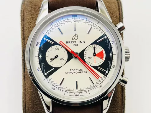 The Breitling Top Time A23310121G1X1 BN5 is a unique watch that combines extraordinary design.When the original Top Time was launched in the 1960s, the goal was clear: to create a series of “ultra-modern chronographs” that would meet the needs of “young, ambitious professionals.” This sports watch was not only popular with this group, but also with young female consumers, who were deeply attracted by its striking lines and undeniable elegance. Today, the Top Time series is a modern interpretation of this fashionable chronograph at the time, especially with the “Zorro dial” known to collectors, one of the most recognizable dials in the watchmaking world.1⃣️41 mm stainless steel case!2⃣️Pot-lid sapphire crystal!3⃣️Brown nubuck leather strap with stainless steel pin buckle.4⃣️Equipped with Asia-7750 chronograph movement, it is limited to 2,000 pieces worldwide. Exquisitely recommend men's multifunctional mechanical watches, carefully crafted for you to shoot ultra-realistic photos!TF Factory's masterpiece welcomes your appreciation!