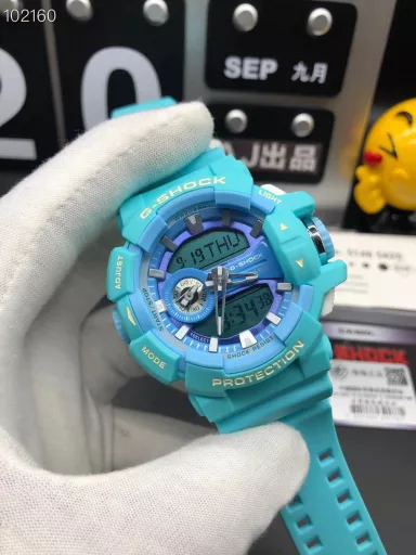 GA-400 hand-raise light Casio G-SHOCK--classic shockproof dial design👍In stock and shipped immediately, 45-degree automatic hand-raise light function with strong visual impact🙈LCD liquid crystal display💡Stopwatch speed function accurate to 1/1000 second⌛Shockproof📣Anti-magnetic💥200 meters waterproof🏊48 city time📲Countdown⏳Alarm clock⏰Fully automatic calendar and other powerful functions