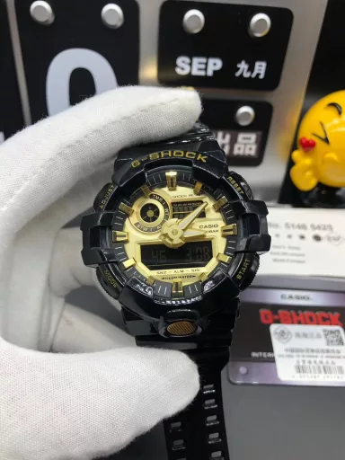 GA-400 hand-raise light Casio G-SHOCK--classic shockproof dial design👍In stock and shipped immediately, 45-degree automatic hand-raise light function with strong visual impact🙈LCD liquid crystal display💡Stopwatch speed function accurate to 1/1000 second⌛Shockproof📣Anti-magnetic💥200 meters waterproof🏊48 city time📲Countdown⏳Alarm clock⏰Fully automatic calendar and other powerful functions