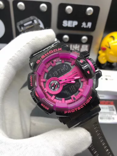 GA-400 hand-raise light Casio G-SHOCK--classic shockproof dial design👍In stock and shipped immediately, 45-degree automatic hand-raise light function with strong visual impact🙈LCD liquid crystal display💡Stopwatch speed function accurate to 1/1000 second⌛Shockproof📣Anti-magnetic💥200 meters waterproof🏊48 city time📲Countdown⏳Alarm clock⏰Fully automatic calendar and other powerful functions