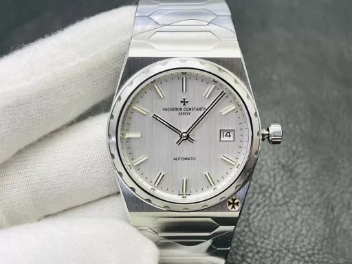 V9 Factory2024 Highly Recommended The highest version on the market The latest style is retro and fashionable】Favoured by many celebrities - Vacheron Constantin has re-launched the iconic luxury sports watch in the historical masterpiece series to commemorate the 222nd anniversary of the brand.1⃣️Case: size 37MM, thickness 8MM!2⃣️The barrel shape adopts a three-part structure so that the overall structure does not appear small. The grooved large gear bezel and the Maltese cross logo at 5 o'clock show its noble atmosphere!3⃣️Dial: Gold. Rose gold. Brushed silver and brushed gray with metal brushed bar hour markers and bar hands with luminous coating, retaining the most classic two-hand!4⃣️Movement: 9015 modified Vacheron Constantin's self-produced 2455/2 movement. All parts from the splint to the steel wheel are finely decorated, and the automatic oscillator is plated with 22k gold and engraved with the font 2225⃣️Strap: The integrated hexagonal central link makes the whole watch more angular, while retaining the timeless and elegant beautyV9 Factory's masterpiece is welcome to appreciate it