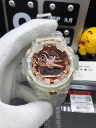 Hot selling GA-710 hand-raise light Casio G-SHOCK--classic shockproof dial design👍In stock and shipped immediately, 45-degree automatic hand-raise light function with strong visual impact🙈LCD liquid crystal display💡Stopwatch speed function accurate to 1/1000 second⌛Shockproof📣Anti-magnetic💥200 meters waterproof🏊48 city time📲Countdown⏳Alarm clock⏰Fully automatic calendar and other powerful functions📆