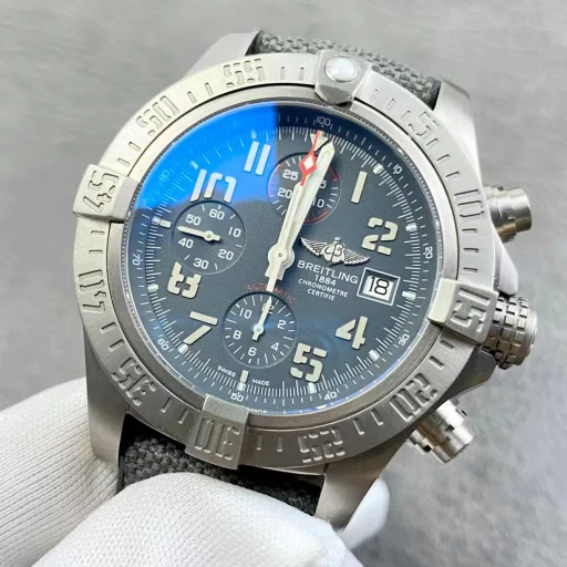 Breitling Navitimer 1 B01 Chronograph. 43mm diameter case, bidirectional ratchet rotating bezel, equipped with Asia-7750 chronograph movement, new extendable steel strap (can replace the original one)