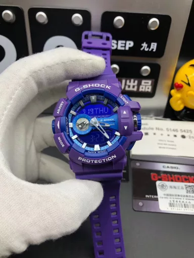 GA-400 hand-raise light Casio G-SHOCK--classic shockproof dial design👍In stock and shipped immediately, 45-degree automatic hand-raise light function with strong visual impact🙈LCD liquid crystal display💡Stopwatch speed function accurate to 1/1000 second⌛Shockproof📣Anti-magnetic💥200 meters waterproof🏊48 city time📲Countdown⏳Alarm clock⏰Fully automatic calendar and other powerful functions