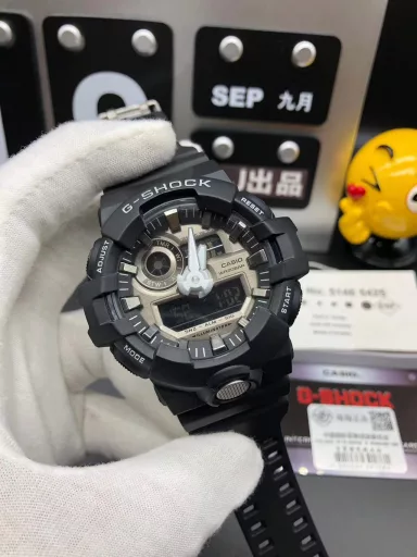 Hot selling GA-710 hand-raise light Casio G-SHOCK--classic shockproof dial design👍In stock and shipped immediately, 45-degree automatic hand-raise light function with strong visual impact🙈LCD liquid crystal display💡Stopwatch speed function accurate to 1/1000 second⌛Shockproof📣Anti-magnetic💥200 meters waterproof🏊48 city time📲Countdown⏳Alarm clock⏰Fully automatic calendar and other powerful functions