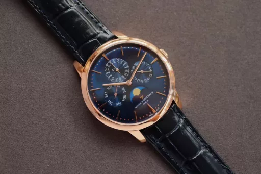 [The thinnest version on the Internet] Mx new product - Vacheron Constantin Patrimony Contemporaine Heritage Series Ultra-thin Perpetual Calendar Watch[Case]: The watch has a diameter of 41mm and a thickness of 9.4mm, which is only 0.03cm different from the thickness of the authentic product, making it the thinnest version on the Internet. The watch has simple lines and smooth contours, adhering to the consistent slimness and elegance of the Heritage Series. It is a 