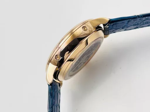 The highest version on the market, Vacheron Constantin Historical Masterpiece Series 3100V/000R_B422 Perpetual Calendar Multi-Function Watch!1⃣️Equipped with the same movement as the original, the balance wheel is exactly the same as the original, and all functions can be used normally.2⃣️Improved the curvature of the four corners of the case, the dial color curvature is more consistent, the 12 scales are polished more delicately, and the overall look is closer to the counter!3⃣️Paired with Italian cowhide to make the wrist more comfortable!TWS Factory boutique replica, please appreciate your appreciation