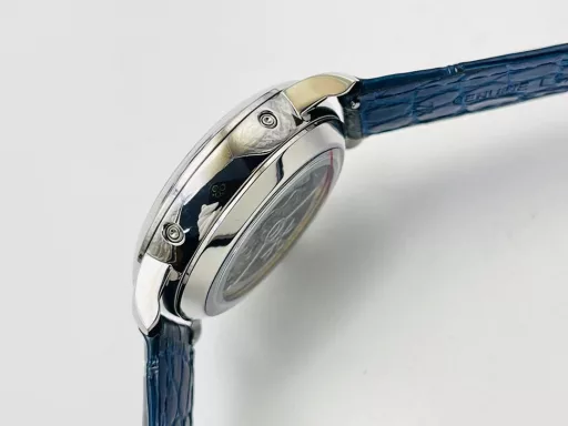 The highest version on the market, Vacheron Constantin Historical Masterpiece Series 3100V/000R_B422 Perpetual Calendar Multi-Function Watch!1⃣️Equipped with the same movement as the original, the balance wheel is exactly the same as the original, and all functions can be used normally.2⃣️Improved the curvature of the four corners of the case, the dial color curvature is more consistent, the 12 scales are polished more delicately, and the overall look is closer to the counter!3⃣️Paired with Italian cowhide to make the wrist more comfortable!TWS Factory boutique replica, please appreciate your appreciation