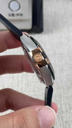 VS Omega Fifth Generation Gold Constellation 8900 Movement