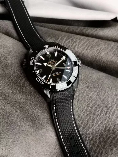 VS Limited Edition: Omega Seamaster 215.92.46.22.01.001 (“Deep Black”), ceramic case, ceramic, unidirectional rotating bezel, black dial with luminescent hour markers and hands, automatic 8906, 45.5 mm.