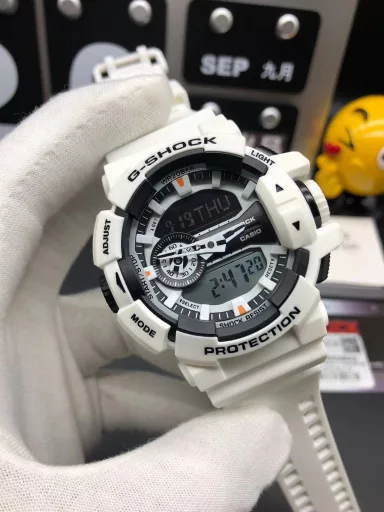 GA-400 hand-raise light Casio G-SHOCK--classic shockproof dial design👍In stock and shipped immediately, 45-degree automatic hand-raise light function with strong visual impact🙈LCD liquid crystal display💡Stopwatch speed function accurate to 1/1000 second⌛Shockproof📣Anti-magnetic💥200 meters waterproof🏊48 city time📲Countdown⏳Alarm clock⏰Fully automatic calendar and other powerful functions