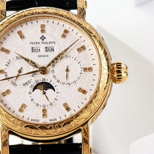[Iron strokes and silver hooks, vigorous and powerful] High-value new products, simple. Retro. Exquisite craftsmanship!The best collection of the year - Patek Philippe Classic Super Complex Multifunctional Perpetual Calendar Function Watch. The team spent more than two years to carefully design, regardless of cost, dare to be the first, strive for perfection, overcome many difficulties, break through multiple technical bottlenecks, the movement model is CH 29-535 upgraded version, stable quality! [Strap] Classic Italian calfskin strap, clear texture, good texture. Paired with the top Patek Philippe lantern buckle on the market, universal original without pressure.The elegant Calatrava carved case is very individual, and the 42mm diameter is suitable for the size of the average male wrist, consistent with the counter, very business and casual.