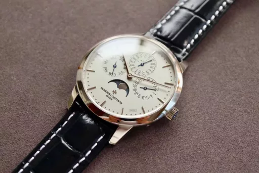 [The thinnest version on the Internet] Mx new product - Vacheron Constantin Patrimony Contemporaine Heritage Series Ultra-thin Perpetual Calendar Watch[Case]: The watch has a diameter of 41mm and a thickness of 9.4mm, which is only 0.03cm different from the thickness of the authentic product, making it the thinnest version on the Internet. The watch has simple lines and smooth contours, adhering to the consistent slimness and elegance of the Heritage Series. It is a 