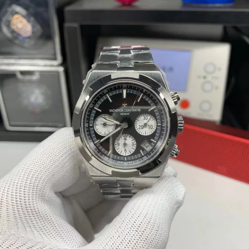 Vacheron Constantin Overseas Chronograph 5500V/110A-B075 watch equipped with a customized version of Cal. 5200 chronograph automatic mechanical movement, double-sided sapphire 42.5mm Vacheron Constantin