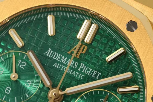 IPF new product is coming - Audemars Piguet 26331OR Royal Oak Multi-function Chronograph Mechanical Watch 41MM!Features: The case structure is consistent with the original authentic product, and the assembly method is consistent with the original, making the thickness thinner than before!The screw-in crown and the push-in chronograph button are consistent with the original, so it will not be fake at first glance! (Different from the market chronograph and reset buttons, which can only be pressed after the knob)1⃣️[Movement] 7750 modified original movement 6-digit small seconds The function is consistent with the original!2⃣️[Watch mirror] The mirror surface is the same as the original one. The sapphire glass mirror surface is placed at the same angle as the original, maintaining the same transparent brightness and consistent anti-glare effect!3⃣️[Case] ​​The case is made of stainless steel, using the original data to open the mold, top-level polishing, whether it is the texture or the texture, it is close to the original. After brushing and partial polishing, it flickers and shows a unique temperament of exquisiteness and toughness!4⃣️【Head grain】The most user-friendly loose head grain buffer ensures a better fit on the wrist and more comfortable to wear.5⃣️【Dial】Restores the exquisiteness of the authentic dial, the three-dimensional and neat 