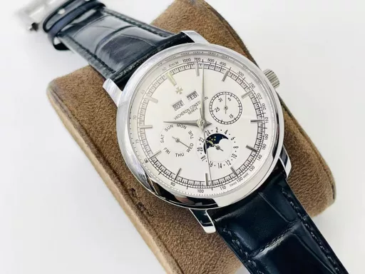 The highest version on the market, Vacheron Constantin Historical Masterpiece Series 3100V/000R_B422 Perpetual Calendar Multi-Function Watch!1⃣️Equipped with the same movement as the original, the balance wheel is exactly the same as the original, and all functions can be used normally.2⃣️Improved the curvature of the four corners of the case, the dial color curvature is more consistent, the 12 scales are polished more delicately, and the overall look is closer to the counter!3⃣️Paired with Italian cowhide to make the wrist more comfortable!TWS Factory boutique replica, please appreciate your appreciation