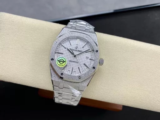 APS 15410 new product, frosted gold watchAudemars Piguet frosted gold craft is commonly known as hammered gold craft, also known as 
