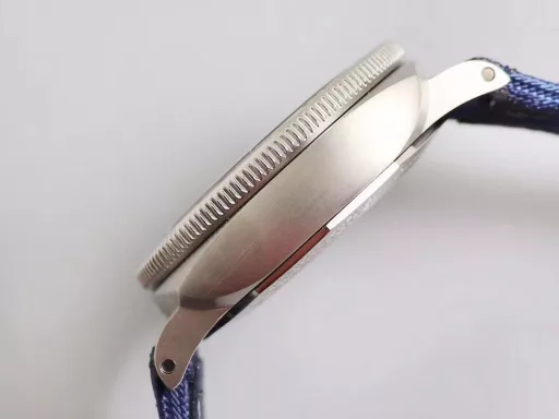 VS new model released: PAM985-47mm, Panerai's 2019 masterpiece: internal floating logo, three-dimensional digital bezel, sandwich dial, PET resin fiber cloth strap, perfect combination of new and old iconic elements, breaking through itself. Thinner thickness, resin fiber strap, comfortable to wear and not bulky. Worth having, highly recommended