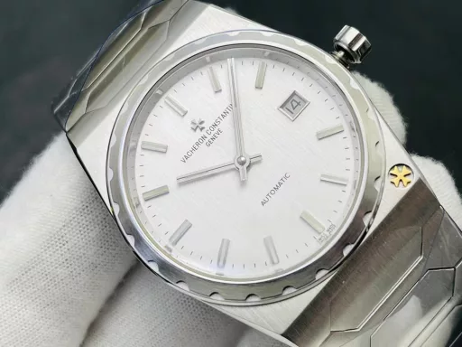 V9 Factory2024 Highly Recommended The highest version on the market The latest style is retro and fashionable】Favoured by many celebrities - Vacheron Constantin has re-launched the iconic luxury sports watch in the historical masterpiece series to commemorate the 222nd anniversary of the brand.1⃣️Case: size 37MM, thickness 8MM!2⃣️The barrel shape adopts a three-part structure so that the overall structure does not appear small. The grooved large gear bezel and the Maltese cross logo at 5 o'clock show its noble atmosphere!3⃣️Dial: Gold. Rose gold. Brushed silver and brushed gray with metal brushed bar hour markers and bar hands with luminous coating, retaining the most classic two-hand!4⃣️Movement: 9015 modified Vacheron Constantin's self-produced 2455/2 movement. All parts from the splint to the steel wheel are finely decorated, and the automatic oscillator is plated with 22k gold and engraved with the font 2225⃣️Strap: The integrated hexagonal central link makes the whole watch more angular, while retaining the timeless and elegant beautyV9 Factory's masterpiece is welcome to appreciate it