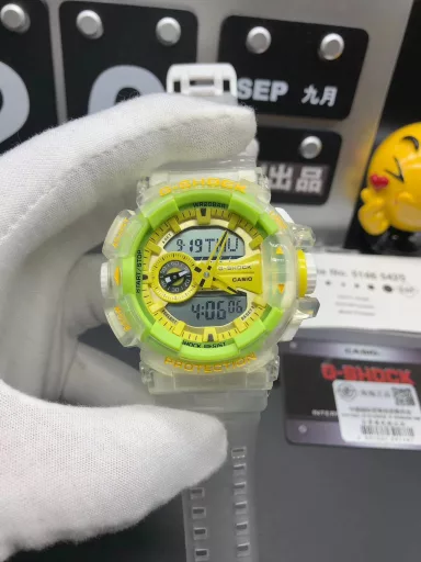GA-400 hand-raise light Casio G-SHOCK--classic shockproof dial design👍In stock and shipped immediately, 45-degree automatic hand-raise light function with strong visual impact🙈LCD liquid crystal display💡Stopwatch speed function accurate to 1/1000 second⌛Shockproof📣Anti-magnetic💥200 meters waterproof🏊48 city time📲Countdown⏳Alarm clock⏰Fully automatic calendar and other powerful functions