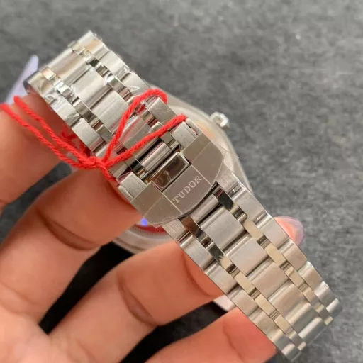 V7 41mm