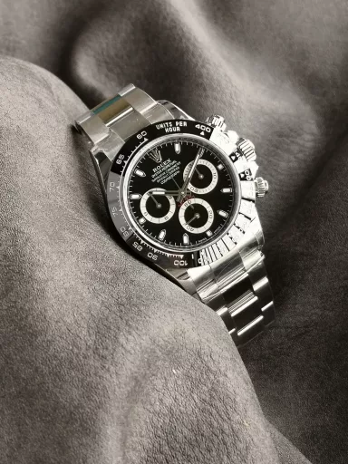 VS limited edition hot recommendation: Rolex Cosmograph Daytona series m116500ln-0001 watch (Panda Daytona), stainless steel case and bracelet, folding clasp; Oyster insurance discount with 5mm easy-adjust link extension system, outer ring black Cerachrom solid ceramic outer ring with tachymeter scale, white panda dial with snail-shaped small seconds dial, equipped with CAL.4130 automatic mechanical chronograph, size: 40 mm.