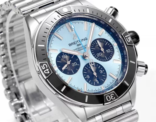 The first BLS new product on the market - Breitling Super Mechanical Chronograph 44mm, exclusive ceramic technology, breaking through the original technical barriers. The design inspiration comes from the Italian Air Force 