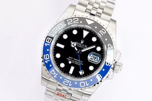 EW's most powerful Rolex Oyster Perpetual GMT-Master 40 series① Exclusively customized 3186 movement, can adjust the hour hand, can adjust the calendar by the hour hand, restore all the original functions, stable and reliable quality;② Bezel: high-tech integrated ceramic outer bezel, with platinum font; (upgraded red and blue bezel, the color is almost the same as the original)③ Case: the size and thickness are the same as the original, the thickness is only 12.5;④ Lettering: top Swiss ice blue luminous, polished letter nails, color matching;⑤ Glass: sapphire glass with 2.5 times magnifying glass effect, transparent glass;⑥ Steel strap: 904 stainless steel strap, each strap fits perfectly with the lugs, giving the wrist the highest comfort;EW products must be fine products, and every extreme detail is the sincerity of the EW factory's ingenuity development;