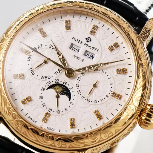 [Iron strokes and silver hooks, vigorous and powerful] High-value new products, simple. Retro. Exquisite craftsmanship!The best collection of the year - Patek Philippe Classic Super Complex Multifunctional Perpetual Calendar Function Watch. The team spent more than two years to carefully design, regardless of cost, dare to be the first, strive for perfection, overcome many difficulties, break through multiple technical bottlenecks, the movement model is CH 29-535 upgraded version, stable quality! [Strap] Classic Italian calfskin strap, clear texture, good texture. Paired with the top Patek Philippe lantern buckle on the market, universal original without pressure.The elegant Calatrava carved case is very individual, and the 42mm diameter is suitable for the size of the average male wrist, consistent with the counter, very business and casual.