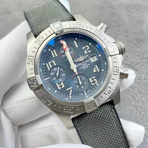 Breitling Navitimer 1 B01 Chronograph. 43mm diameter case, bidirectional ratchet rotating bezel, equipped with Asia-7750 chronograph movement, new extendable steel strap (can replace the original one)