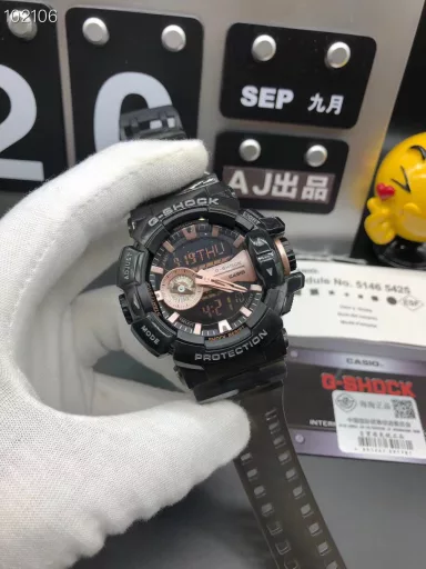 GA-400 hand-raise light Casio G-SHOCK--classic shockproof dial design👍In stock and shipped immediately, 45-degree automatic hand-raise light function with strong visual impact🙈LCD liquid crystal display💡Stopwatch speed function accurate to 1/1000 second⌛Shockproof📣Anti-magnetic💥200 meters waterproof🏊48 city time📲Countdown⏳Alarm clock⏰Fully automatic calendar and other powerful functions