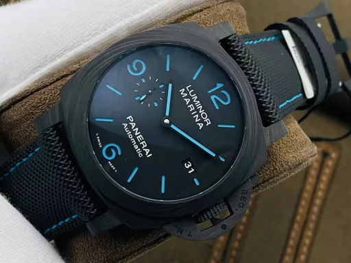 PANERAI SUBMERSIBLE automatic mechanical diving watch PAM00979 PAM979 VS979 979 CARBOTECH carbon fiber case, diving countdown bezel, sapphire mirror, insurance bridge crown, depicting the image of Italian Navy frogman commandos, titanium PVD black bottom cover, carbon fiber dial, super strong two-color luminous, minute hand and bezel luminous point blue luminous for diving oxygen countdown, P.9010 movement, hour hand quick adjustment, reversible calendar, diving retractable rubber strap, titanium PVD black pin buckle, diameter 47mm, VS factory product