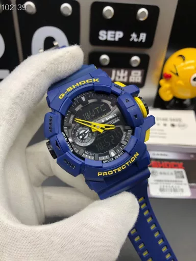 GA-400 hand-raise light Casio G-SHOCK--classic shockproof dial design👍In stock and shipped immediately, 45-degree automatic hand-raise light function with strong visual impact🙈LCD liquid crystal display💡Stopwatch speed function accurate to 1/1000 second⌛Shockproof📣Anti-magnetic💥200 meters waterproof🏊48 city time📲Countdown⏳Alarm clock⏰Fully automatic calendar and other powerful functions