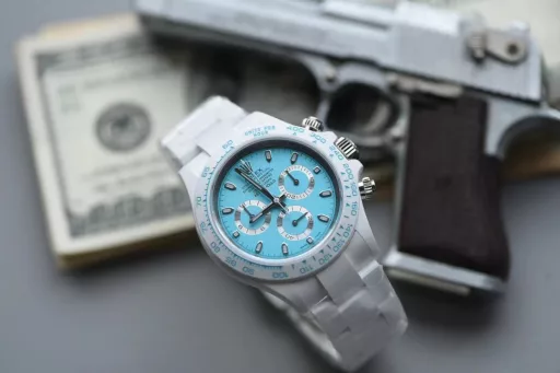 【ZF.Factory New Creative Modification】Dare to be the first in the world - create the first subversive Rolex Daytona chronograph in China, the king of the watch, truly experience limited edition!Super nano ceramic imported from Germany! It is the only one in the industry. The case, bracelet, Cerachrom ceramic solid outer ring and tachymeter scale are all made of the latest developed super nano ceramic material. This material can not only achieve the effect of scratch resistance, wear resistance and anti-fouling, but also greatly enhance the pressure resistance and waterproof performance of the watch. The dial scale is filled with Swiss super luminous material, so that you can still see the time clearly in the absence of light.From the original mold to 100% restoration, every detail has been precisely polished and repeatedly inspected hundreds of times to ensure the quality of each watch, equipped with ShanghaiCal.4130 movement, with a swing frequency of 28,800 times/hour. The power reserve time reaches 72 hours+. The diameter of the watch: 40 x 12.4mm, the weight is only 108g, light and comfortable, and the wearing feeling is unparalleled.Produced by ZF Factory, it injects infinite creativity and life into your watch, creating classics that are difficult to surpass!