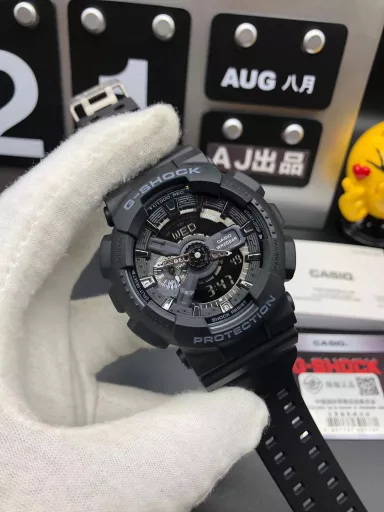 GA-110 Hand-raise Light Casio G-SHOCK--Classic shockproof dial design👍In stock and shipped immediately, 45-degree automatic hand-raise light function with strong visual impact🙈LCD liquid crystal display💡Stopwatch speed function accurate to 1/1000 second⌛Shockproof📣Anti-magnetic💥200 meters waterproof🏊48 city time📲Countdown⏳Alarm clock⏰Fully automatic calendar and other powerful functions
