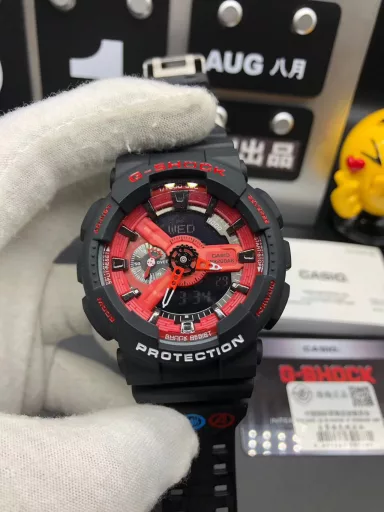 GA-110 Hand-raise Light Casio G-SHOCK--Classic shockproof dial design👍In stock and shipped immediately, 45-degree automatic hand-raise light function with strong visual impact🙈LCD liquid crystal display💡Stopwatch speed function accurate to 1/1000 second⌛Shockproof📣Anti-magnetic💥200 meters waterproof🏊48 city time📲Countdown⏳Alarm clock⏰Fully automatic calendar and other powerful functions